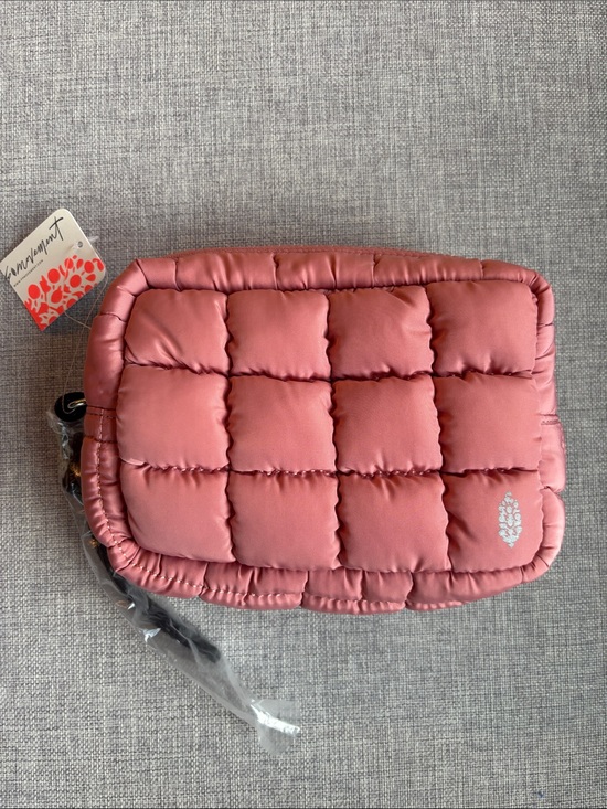 FP Movement by Free People Handbags - Free People Movement Quilted Cosmetic Bag, Ballet Slipper Peach, NWT